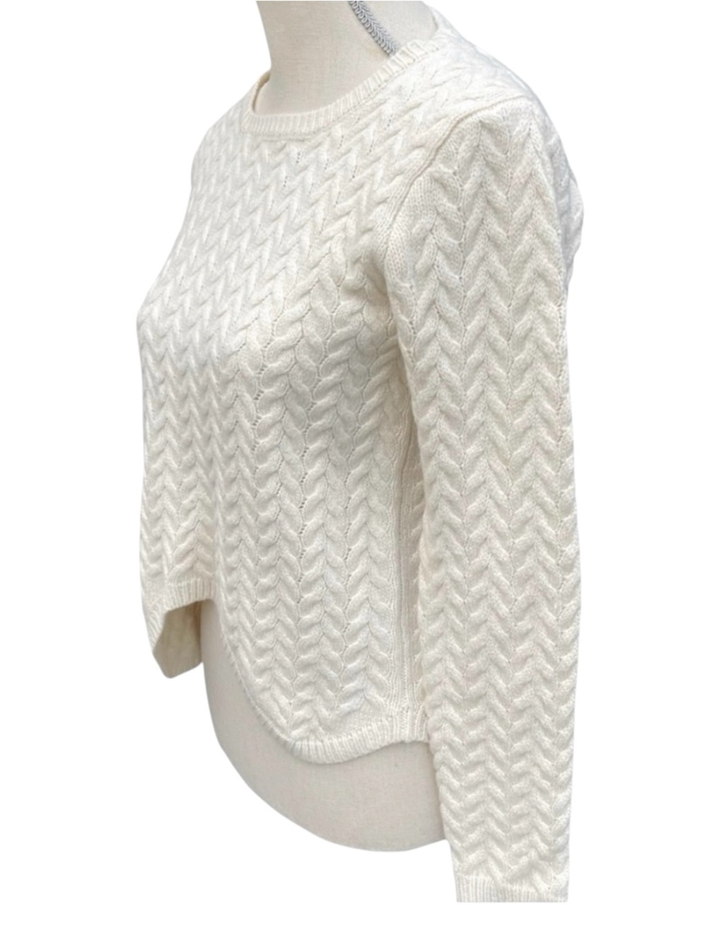 The Shining Off White Wool Cable Knit Crewneck Asymmetric Hem Crop Sweater (S)